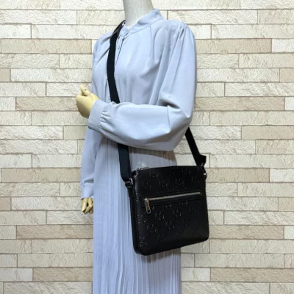 Gucci Black Leather Embossed Messenger Bag Shoulder GG